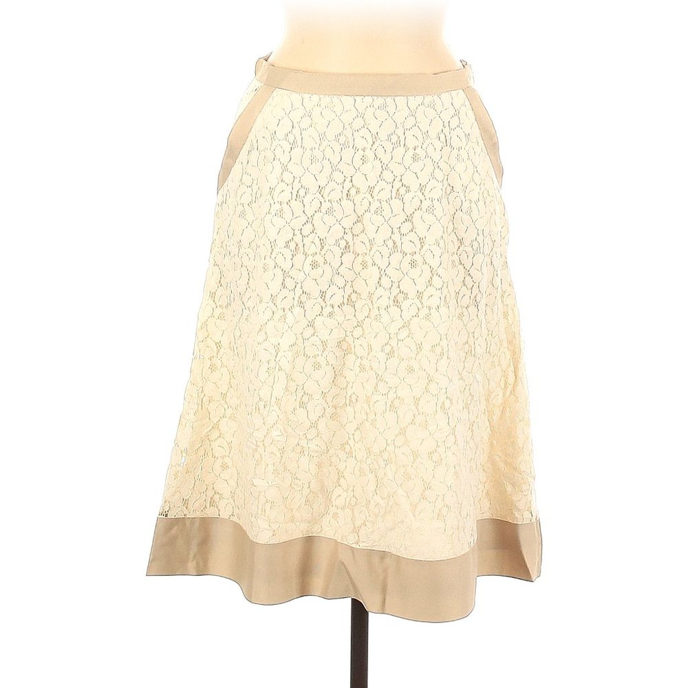 A-line lace cream skirt with pockets